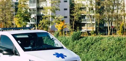 Ambulance ou VSL : quel véhicule choisir en fonction de ses besoins médicaux ?