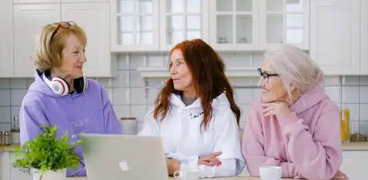 Quels sont les avantages et les inconvénients de l’accueil familial pour les séniors ?