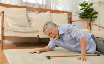 Bracelet d’alerte médicale vs détecteur de chute : lequel choisir ?