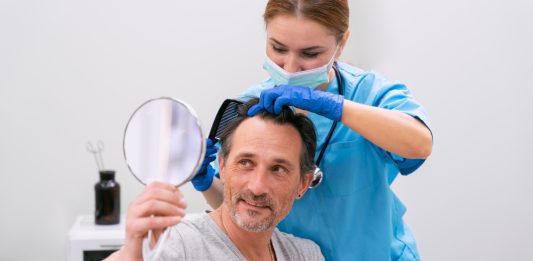 Experts en cheveux : comment ils diagnostiquent et traitent la chute ? Experts en cheveux : comment ils diagnostiquent et traitent la chute ?